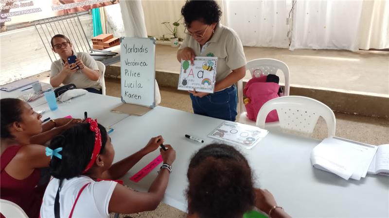 Taller de formación del Club de Tareas con familias